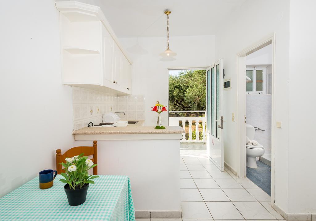 Tassos & Marios Apartments I Laganas Bilik gambar